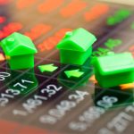 De ce nu cade piața imobiliară din România